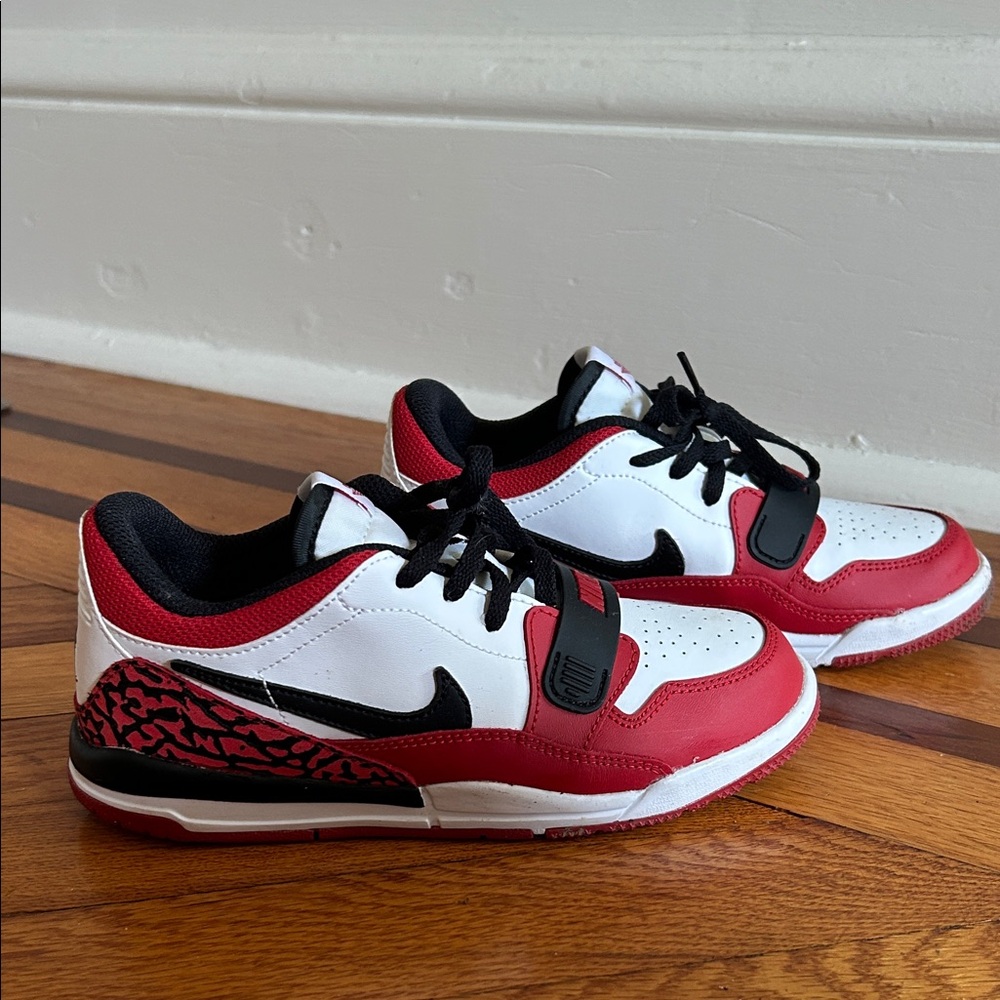 Nike Air Jordan Kids Black, Red, and White Sneakers Like New - size 1.5